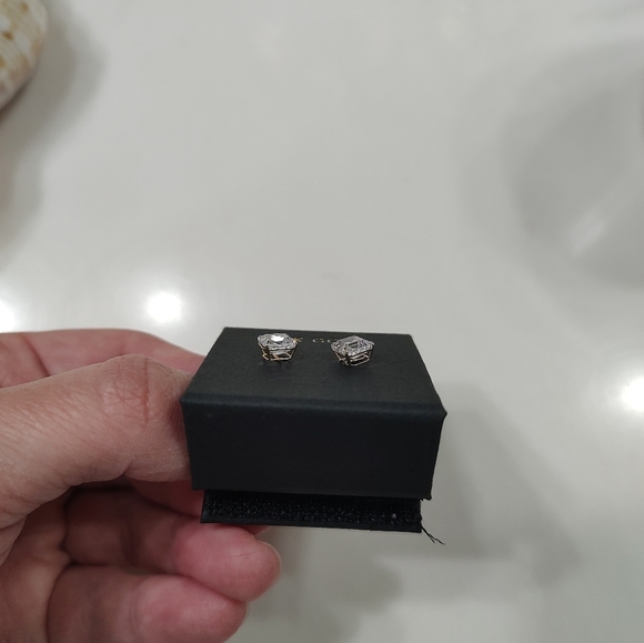 14k gold earrings. Zircons. - Picture 3 of 5